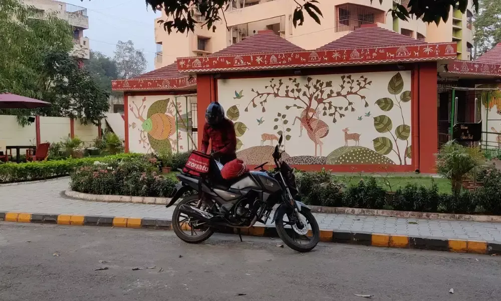 जमशेदपुर के Johar Haat में बन रहे आदिवासी व्यंजन की Zomato पर हो रही बिक्री
