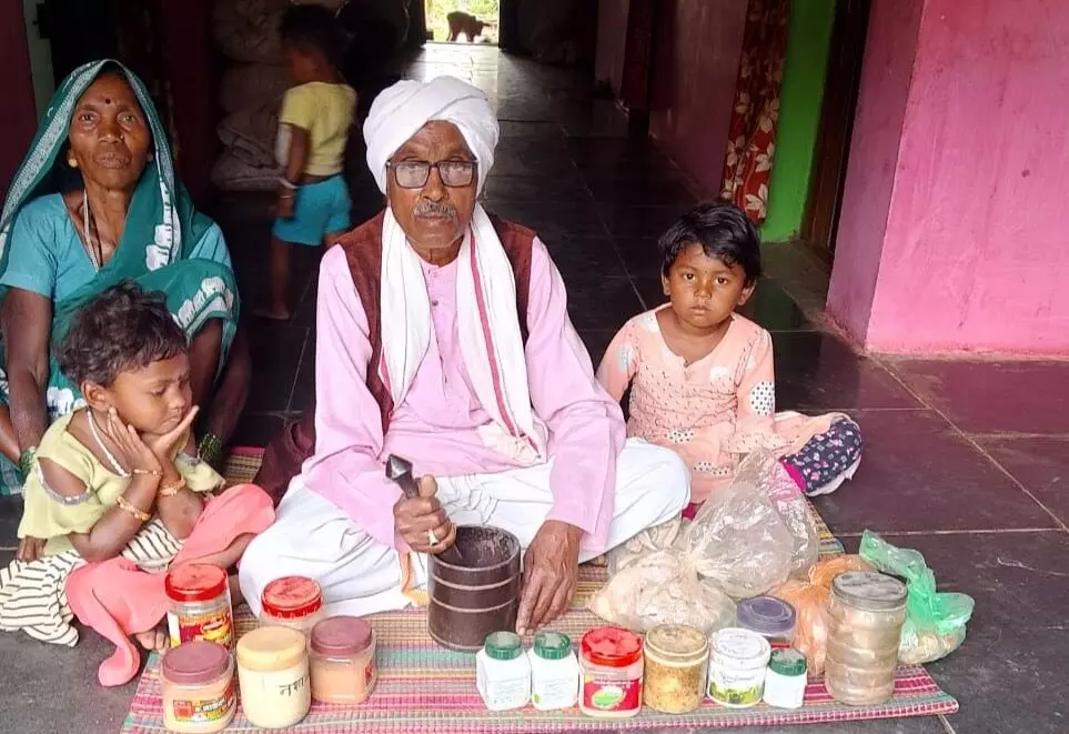 जलवायु परिवर्तन के कारण विलुप्त होने के कगार पर दर्जनों जड़ी-बूटियां, वैद्यों ने जताई चिंता जलवायु परिवर्तन के कारण विलुप्त होने के कगार पर दर्जनों जड़ी-बूटियां, वैद्यों ने जताई चिंता