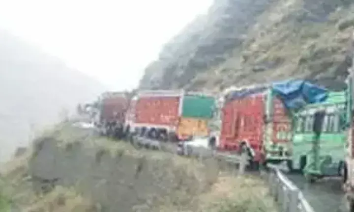Landslides Block Jammu Srinagar Highway