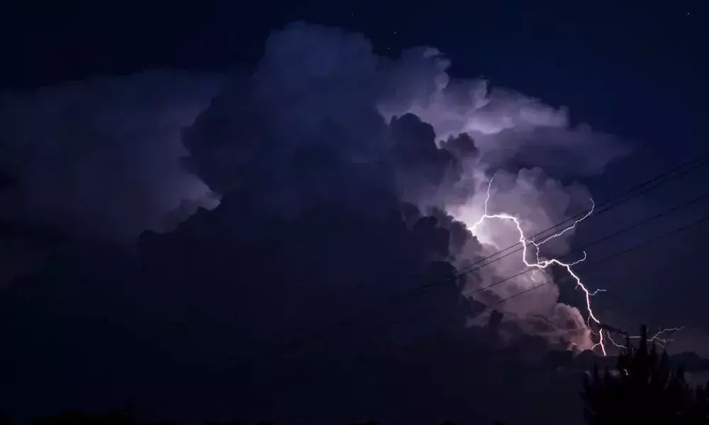 वज्रपात का क़हर: ग्लोबल वार्मिंग के कारण बढ़े बिजली गिरने के मामले, लोगों को हो रहा जान-माल का नुक़सान