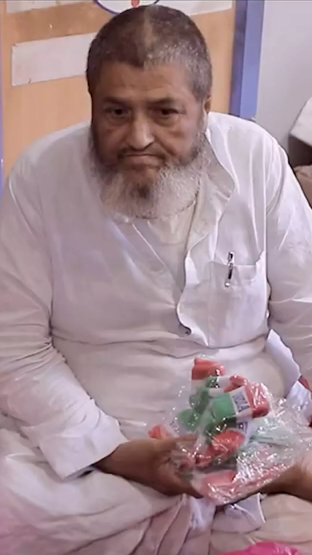 Meet Abdul Gaffar | A Record-Breaking Flag Maker Whose Own Life Is No Less Than Extraordinary Meet Abdul Gaffar | A Record-Breaking Flag Maker Whose Own Life Is No Less Than Extraordinary