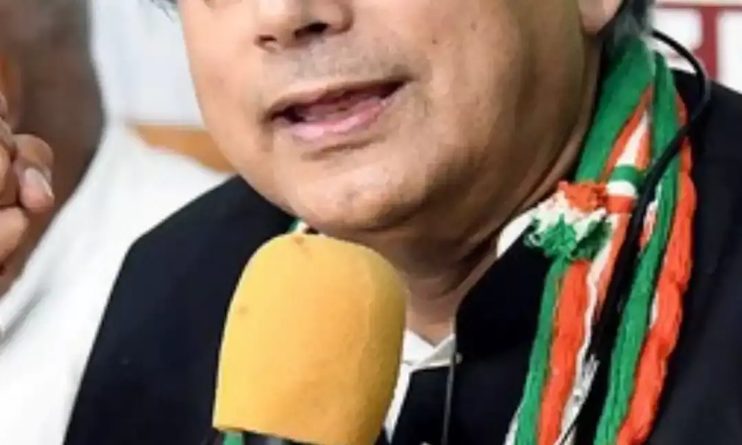 Shashi Tharoor Joins Supporters For A Dance!