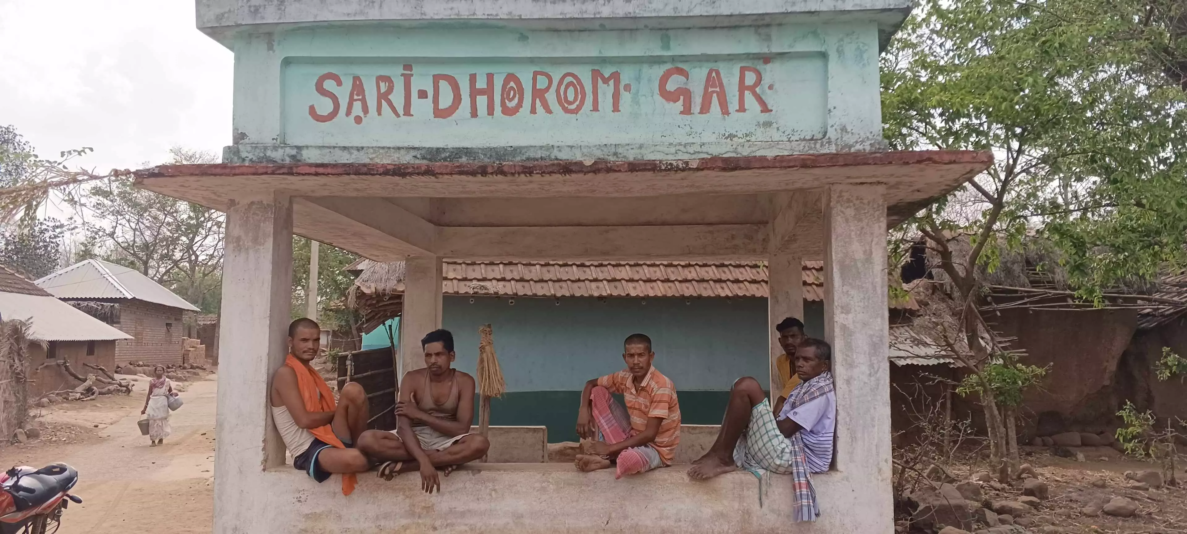 आदर्श ग्राम योजना: विकास से कोसों दूर ‘सांसद का गोद लिया गाँव’ आदर्श ग्राम योजना: विकास से कोसों दूर ‘सांसद का गोद लिया गाँव’