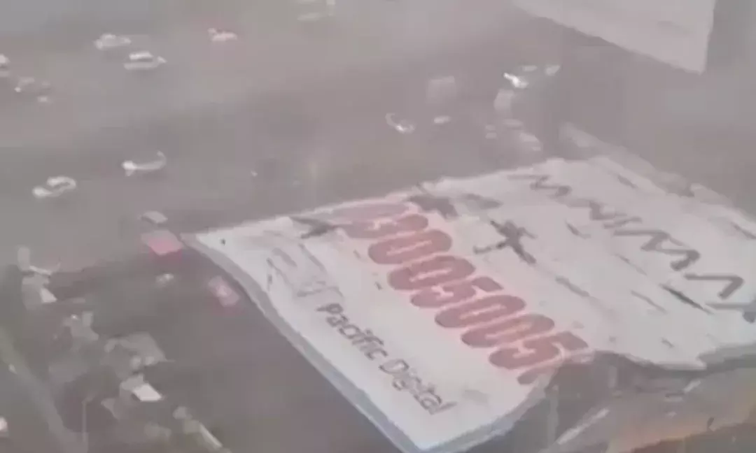 14 Dead, as Illegal Giant Hoarding Collapses in Mumbai Storm