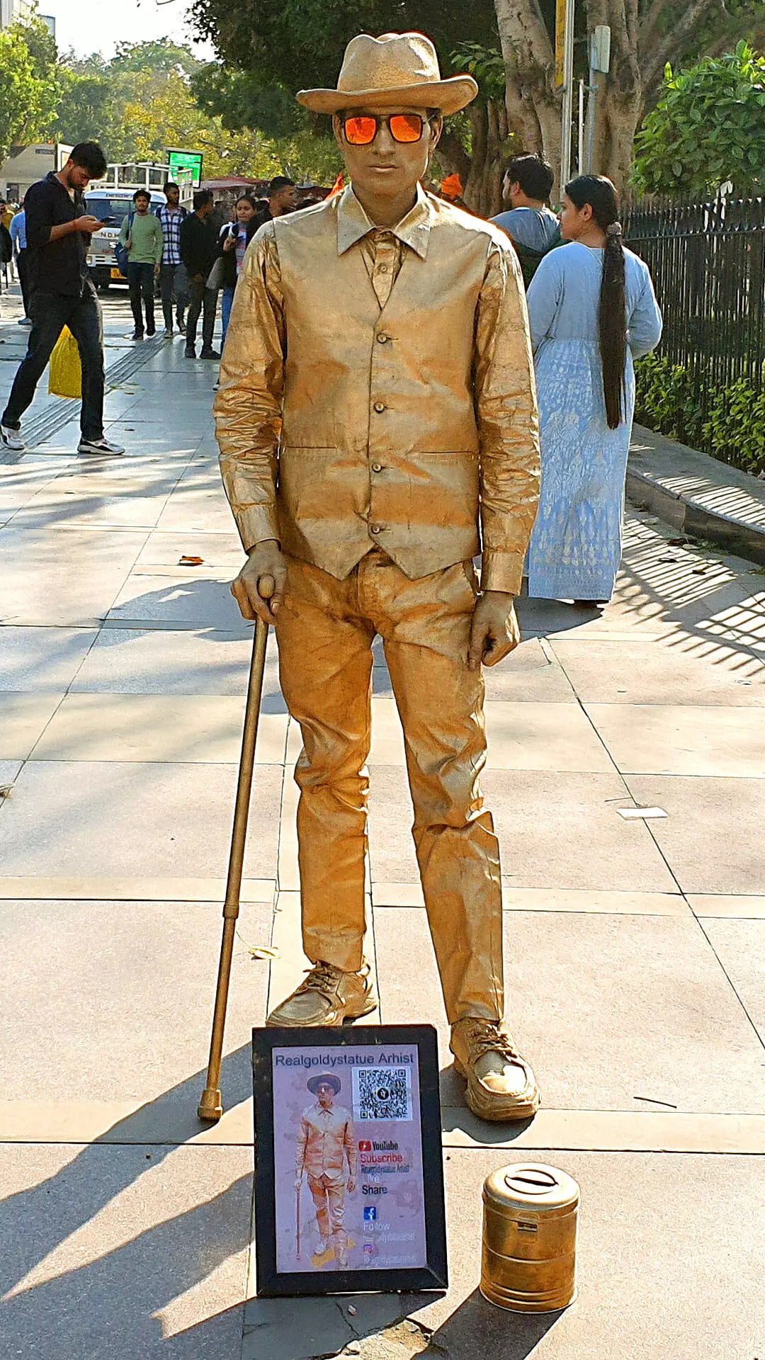 A Living Statue And His Unbelievable Act