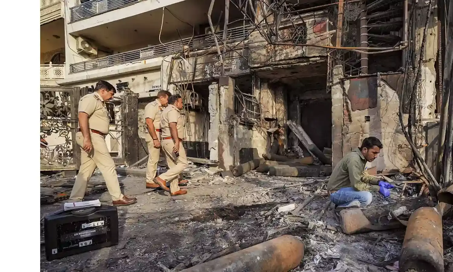 Delhi Hospital Tragedy|  Distraught Families Demand Justice