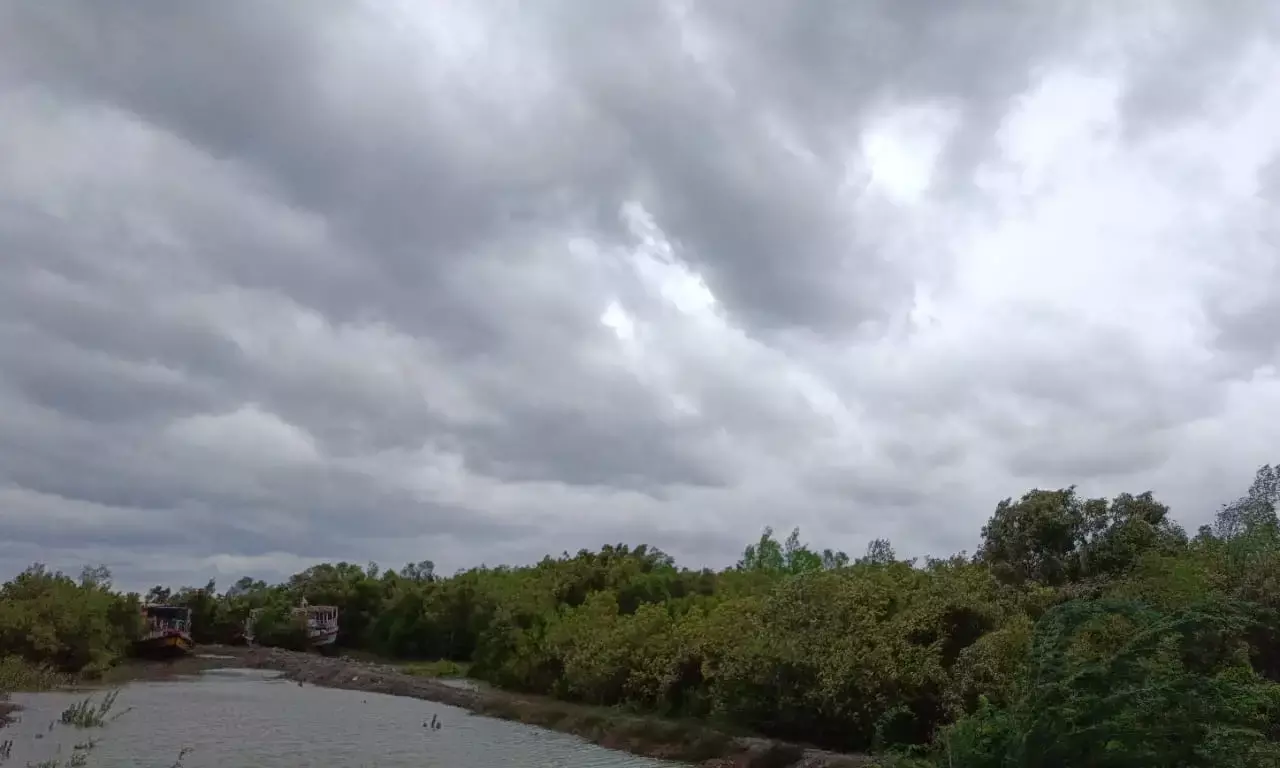 Cyclone Remal: बंगाल में आए चक्रवात ने कोलकाता व तटवर्ती इलाक़ों में ढाया क़हर, लोगों का घर से निकलना हुआ मुश्किल