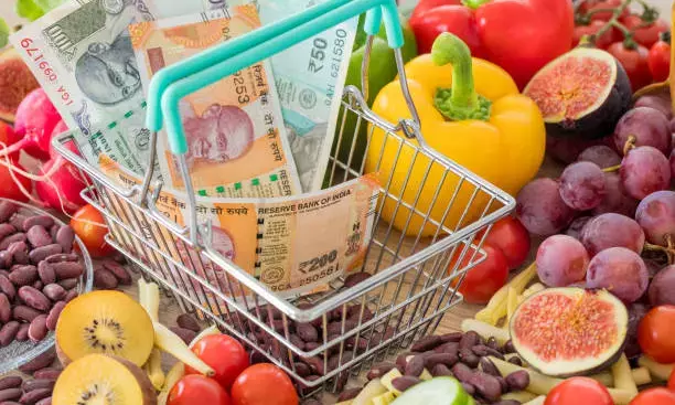 कमर तोड़ती महंगाई लोअर मिडिल और मिडिल क्लास के जीवन को कैसे कर रही प्रभावित