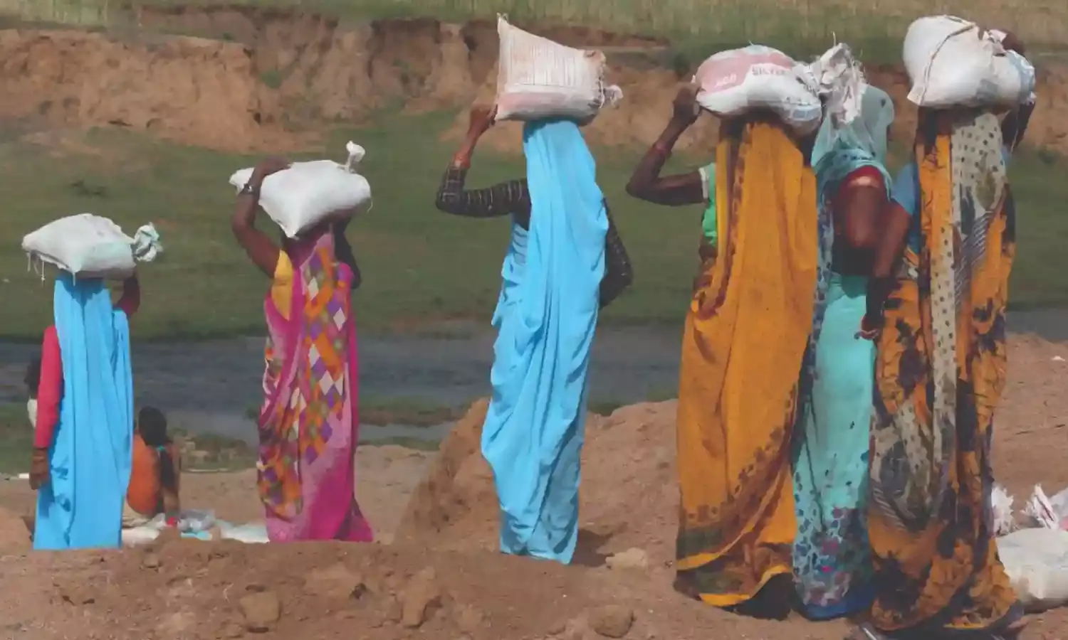 कौन हैं बुंदेलखंड को जल संकट से उबारने के लिए संघर्ष कर रहीं जल सहेलियां? पानी को लेकर कैसा है उनका प्रयास