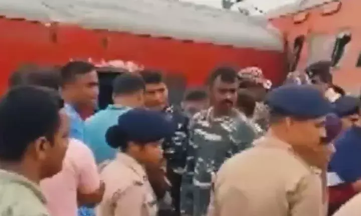 Howrah-Mumbai Mail Derails In Jharkhand, 2 deaths Reported